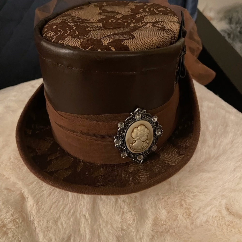 NWT Brown & Tan Top Hat.